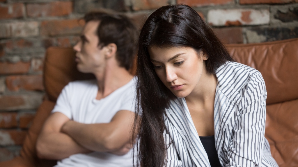 couple discussing divorce