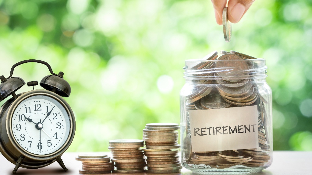 transparent jar with coins with the inscription Pension